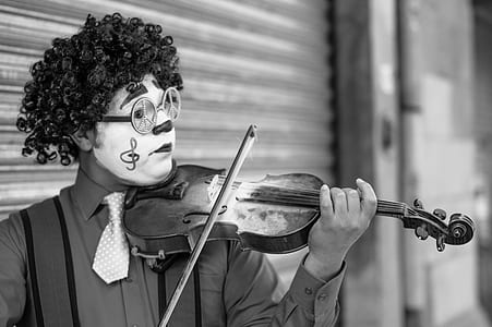 clown playing violin thumbnail