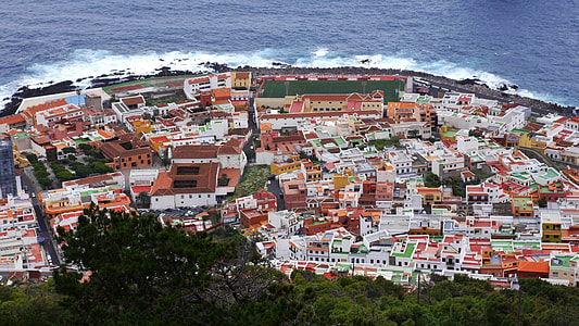 town beside sea thumbnail
