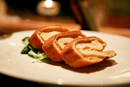 closeup photography of pastry dish on plate thumbnail
