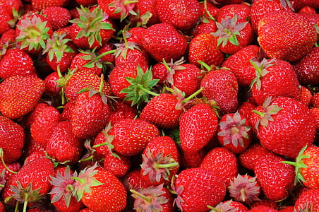 bunch of strawberries thumbnail