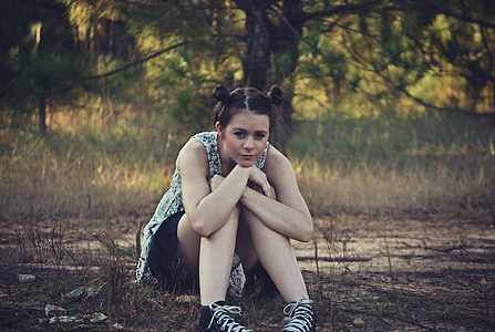 woman with white and black scoop-neck tank thumbnail