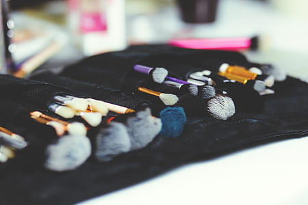 makeup brush in case thumbnail
