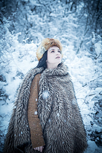 woman wearing brown fut coat during winter thumbnail