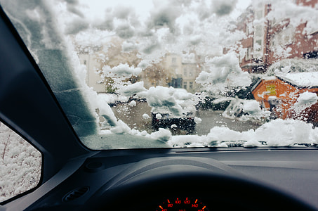 Driving in snow thumbnail