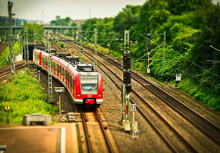red train thumbnail