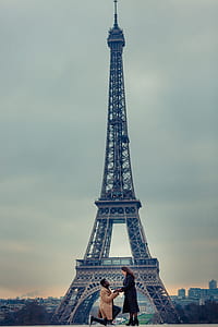 man proposing in front of Eiffel Tower thumbnail