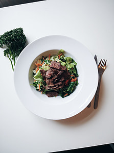 Green salad with beef steak cuts thumbnail