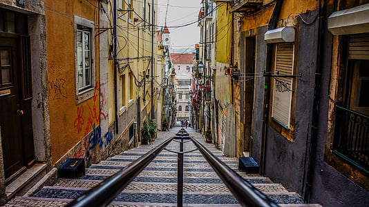 alley in between houses thumbnail