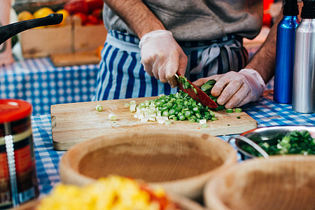 Cutting spring onion thumbnail