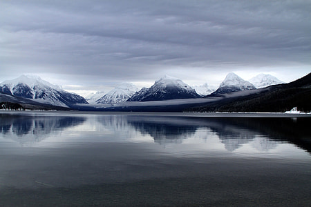 Mountains, sky, and lake landscape in Glacier National Park, Montana thumbnail