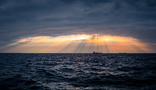 sea waves under crepuscular ray thumbnail