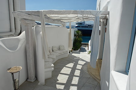 white bench thumbnail