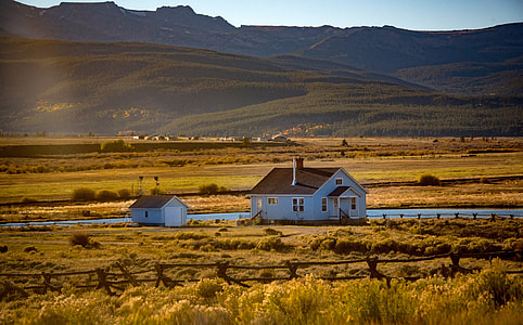 Houses high in the rockies in Leadville, Colorado thumbnail