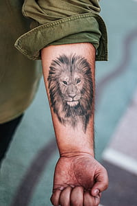 man with lion arm tattoo thumbnail