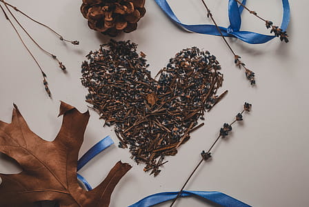 Withered Lavender Flowers Shaped in Heart Decor thumbnail