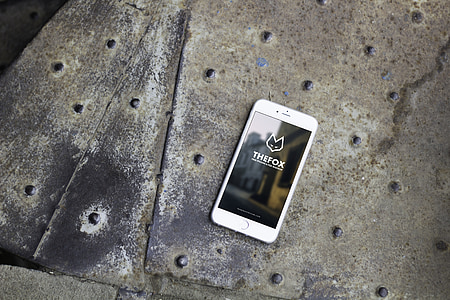 closeup photo of turned-on silver iPhone 6 Plus thumbnail