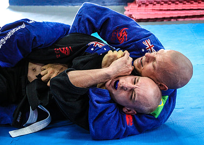 two man UFC fighting thumbnail