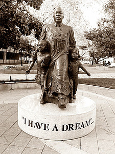 man and two boys statue thumbnail