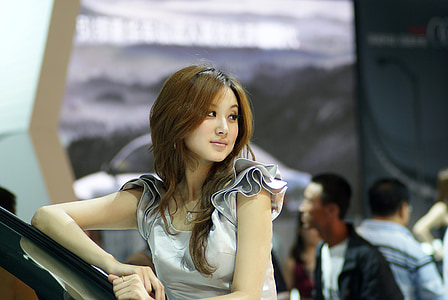 woman wearing gray scoop-neck dress thumbnail