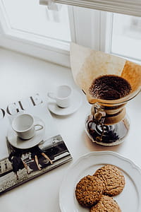 Brewing third wave coffee with Chemex thumbnail