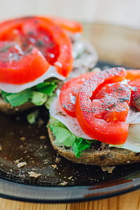 sliced tomatoes with lettuce sandwiches thumbnail