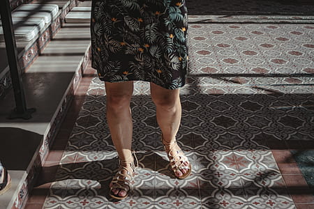 woman wearing sandals thumbnail