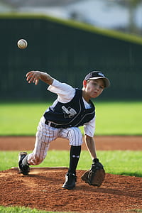 boy playing baseball thumbnail
