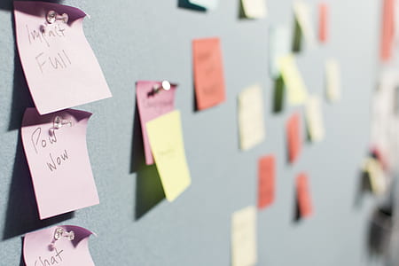 shallow focus photography of pink, yellow, and red sticky notes thumbnail