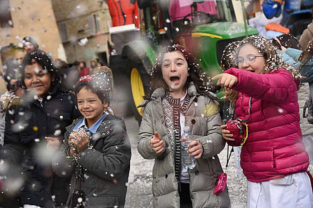 children playing snow thumbnail