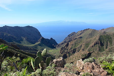 landscape photography of mountain at daytime thumbnail