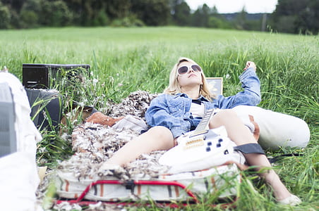 woman laying on white mattress during daytime thumbnail