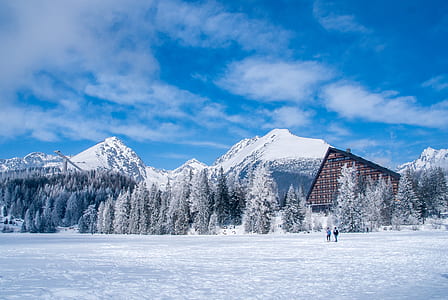 snowy mountain under blue sky thumbnail