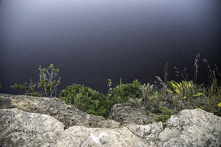 Looking Down the cliff at Ferry Bluff, Wisconsin thumbnail