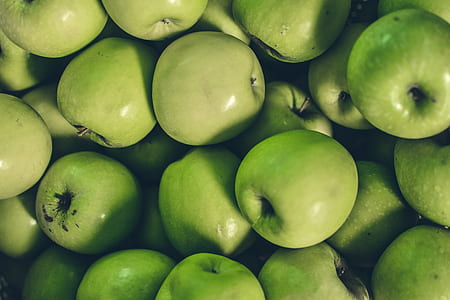 stack of green apples thumbnail