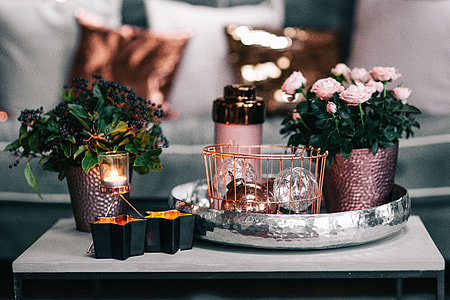 Side table with pink decorations thumbnail