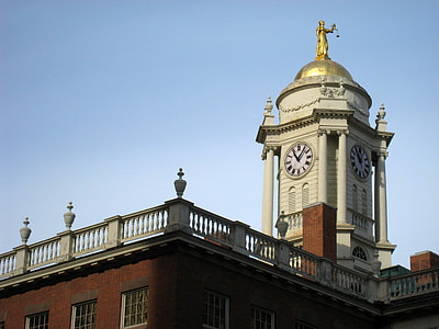 Top of the State House in Hartford, Connecticut thumbnail