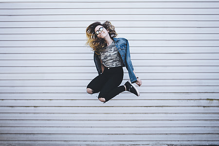 Girl jumps thumbnail
