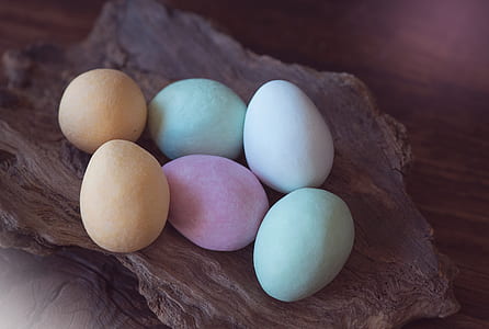 assorted-color easter eggs shallow focus photography thumbnail