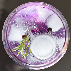 green leaf in round glass container thumbnail