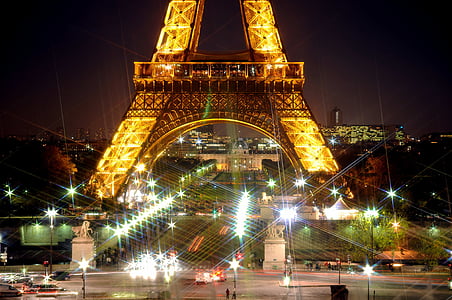 Eiffel Tower at nighttime thumbnail