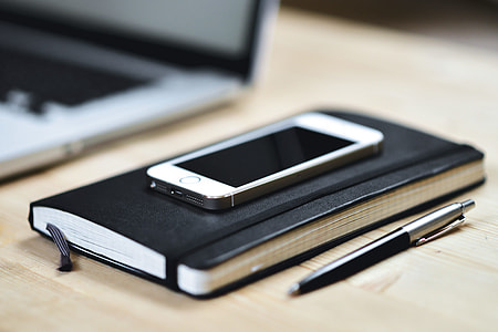 iPhone smartphone and notebook thumbnail