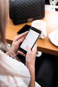 Using Calendar.app on iPhone in Café thumbnail