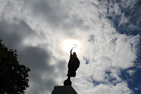 Statue under the sun in San Juan, Puerto Rico thumbnail