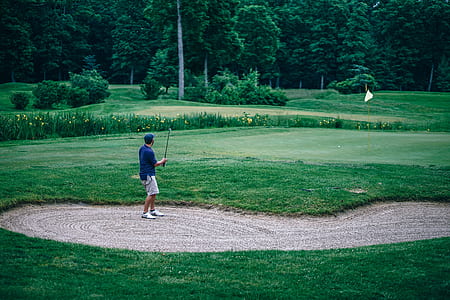 man playing golf thumbnail