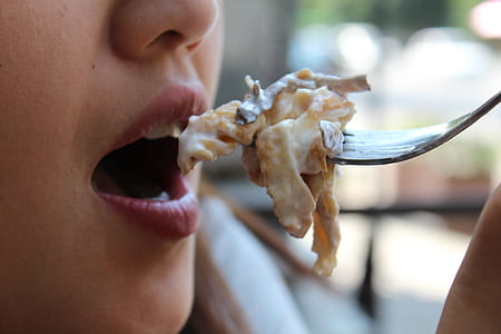woman eating meal thumbnail