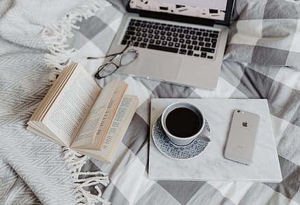 Everything you need to work from your bed thumbnail