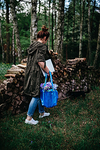 THE TOP TREND THIS SEASON - IKEA's FRAKTA Shopping Bag thumbnail
