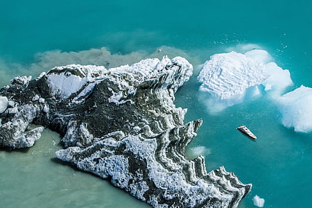 ice berg over sea thumbnail