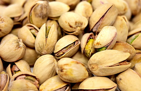 lots of pistachio nuts thumbnail