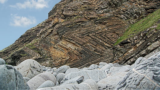 close-up photography of rocks during daytime thumbnail